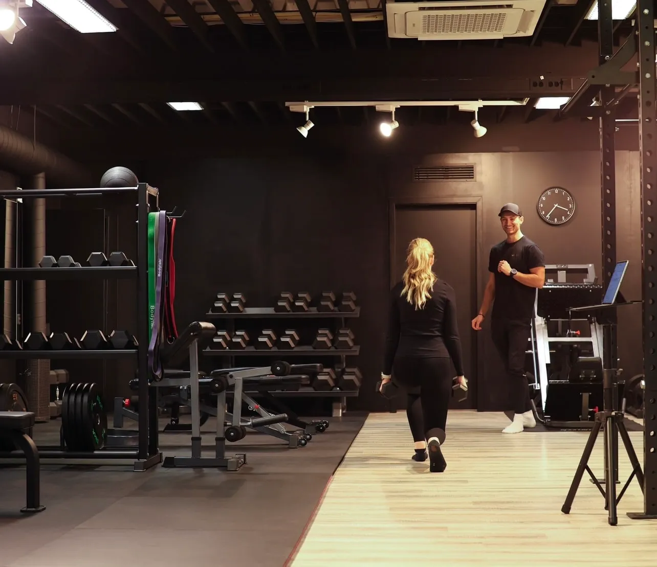 Thomas viser utfall med vekt